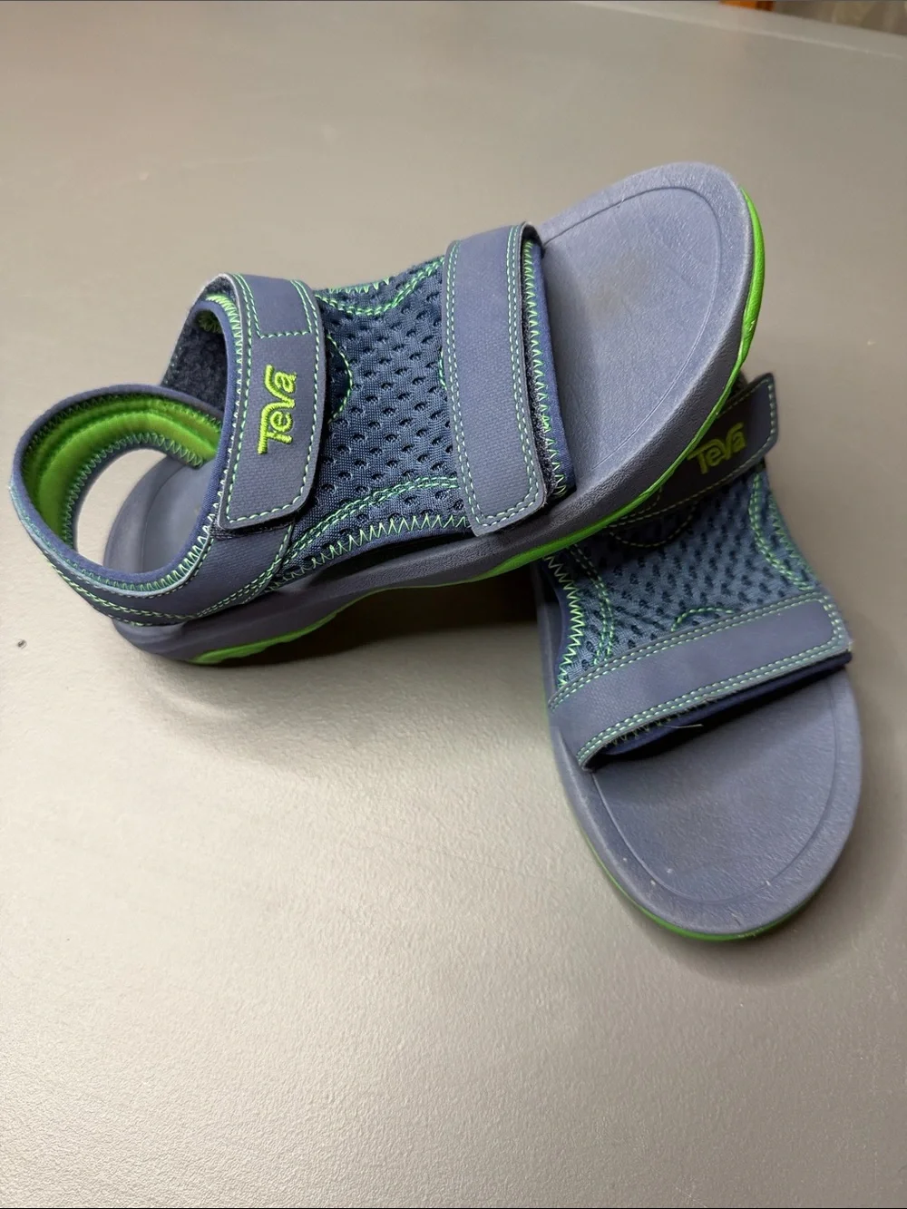 Kid’s Teva Navy and Bright Green Hook-and-Loop Sandals. Size: 2.